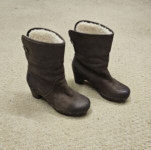 UGG Australia Lynnea Brown Leather Boots - Size 7